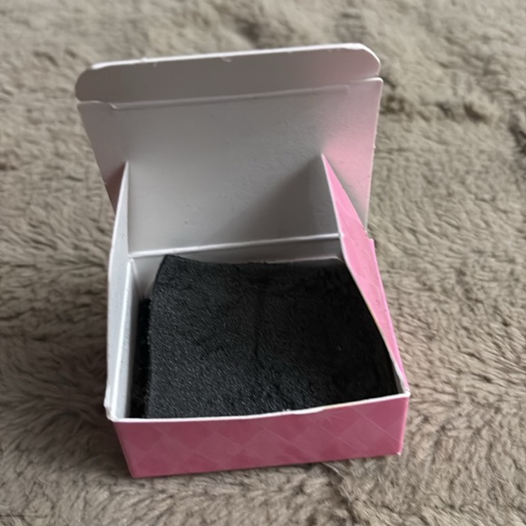 1998 Barbie Collectibles Avon Loves Barbie Pin - Picture 6 of 13